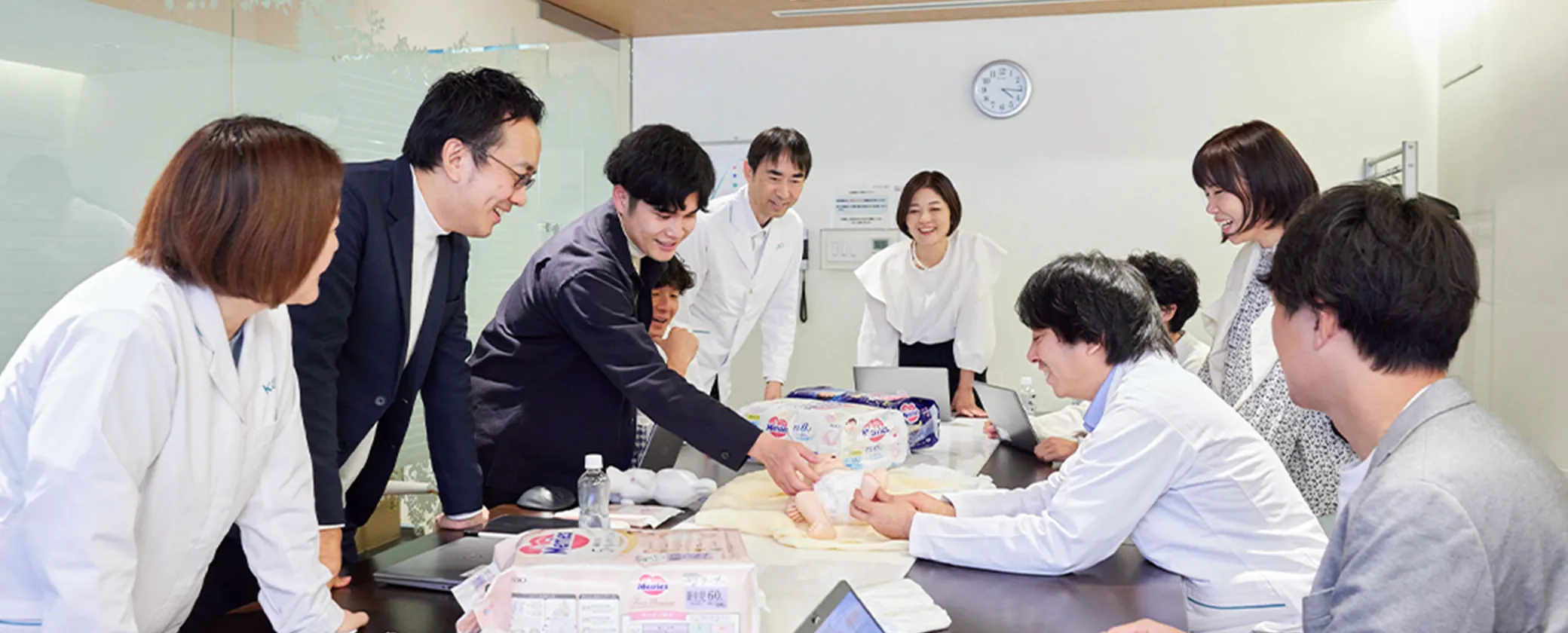 メリーズブランドのマーケティング、開発、研究メンバーの打ち合わせの様子